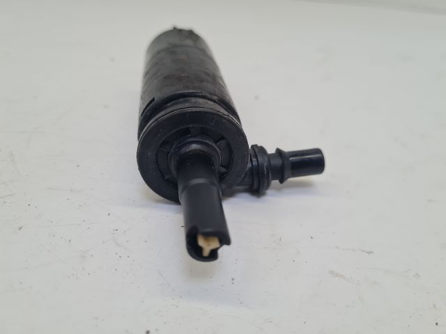 bontott VW GOLF VII Fényszórómosó Szivattyú