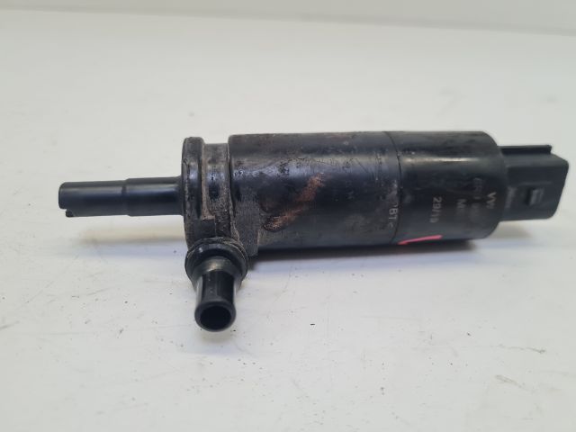 bontott VW GOLF VII Fényszórómosó Szivattyú