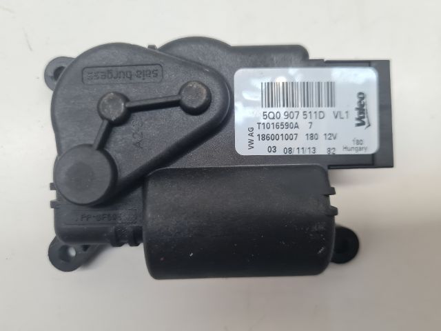 bontott VW GOLF VII Fűtés Állító Motor