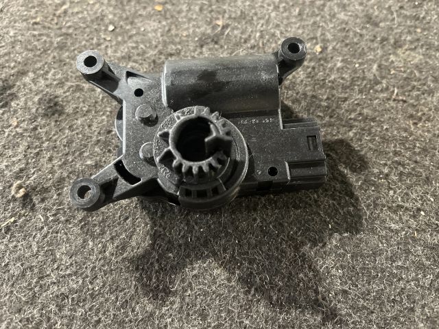 bontott VW GOLF VII Fűtés Állító Motor