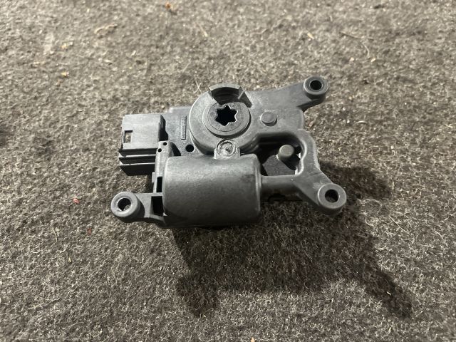 bontott VW GOLF VII Fűtés Állító Motor