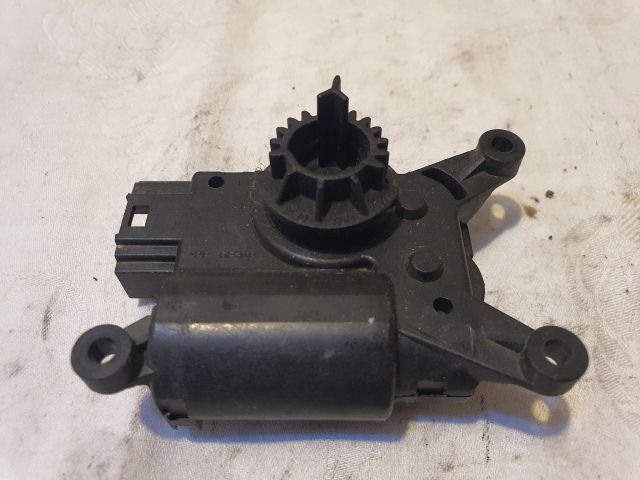 bontott VW GOLF VII Fűtés Állító Motor