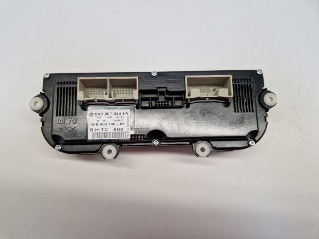 bontott VW GOLF VII Fűtéskapcsoló (digit klímás)