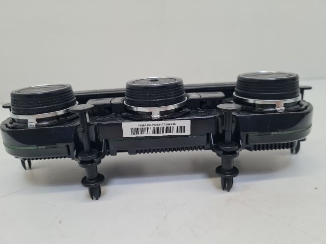 bontott VW GOLF VII Fűtéskapcsoló (digit klímás)