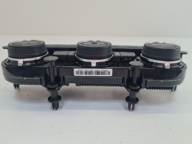 bontott VW GOLF VII Fűtéskapcsoló (digit klímás)