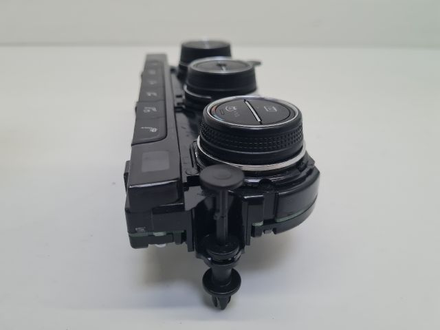 bontott VW GOLF VII Fűtéskapcsoló (digit klímás)