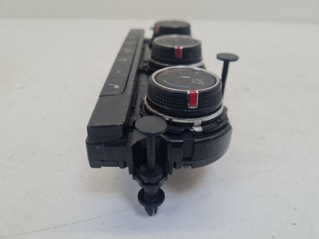 bontott VW GOLF VII Fűtéskapcsoló (digit klímás)