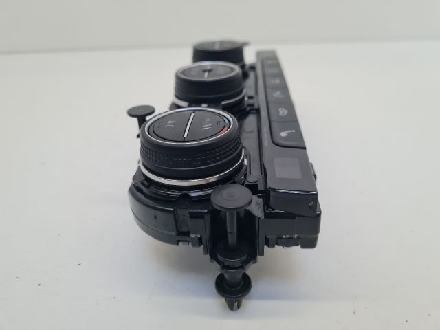 bontott VW GOLF VII Fűtéskapcsoló (digit klímás)