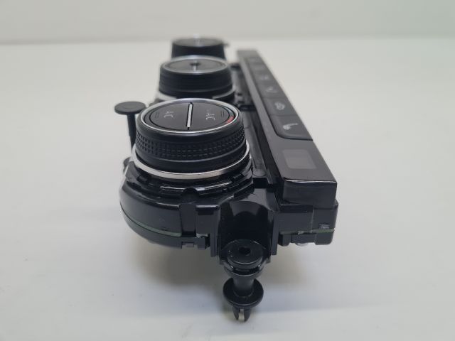 bontott VW GOLF VII Fűtéskapcsoló (digit klímás)