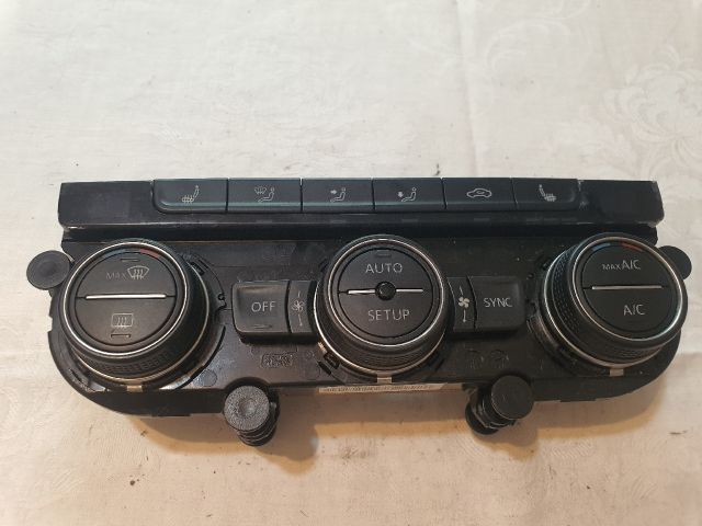 bontott VW GOLF VII Fűtéskapcsoló (digit klímás)