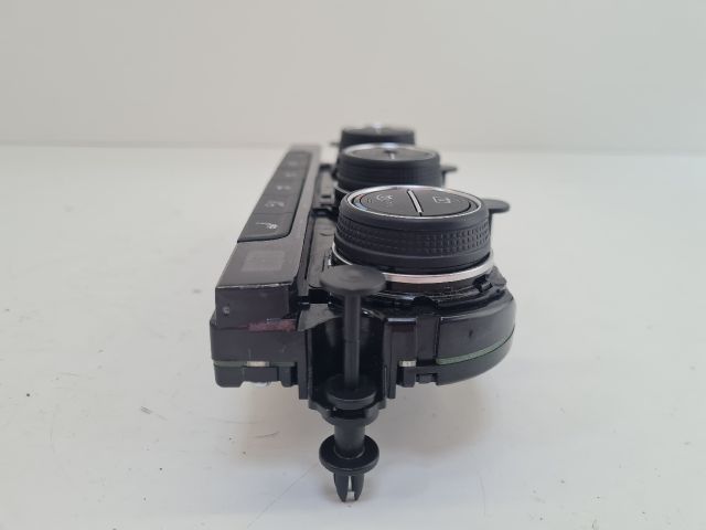 bontott VW GOLF VII Fűtéskapcsoló (digit klímás)