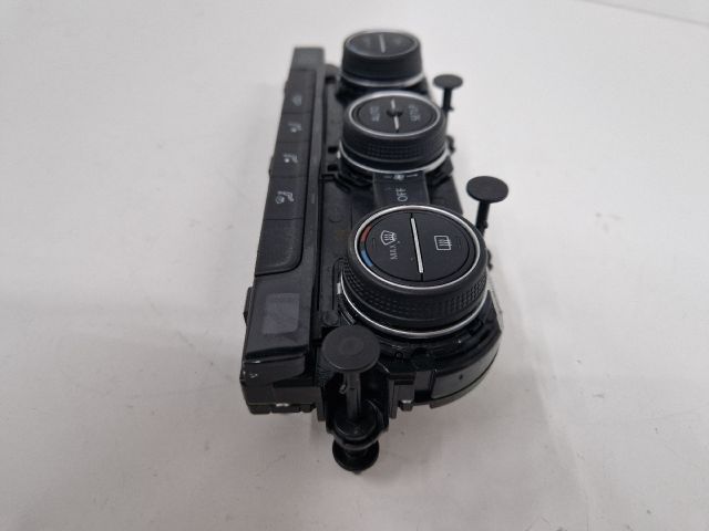 bontott VW GOLF VII Fűtéskapcsoló (digit klímás)