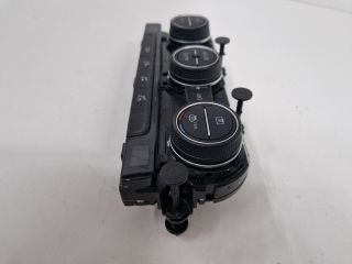 bontott VW GOLF VII Fűtéskapcsoló (digit klímás)