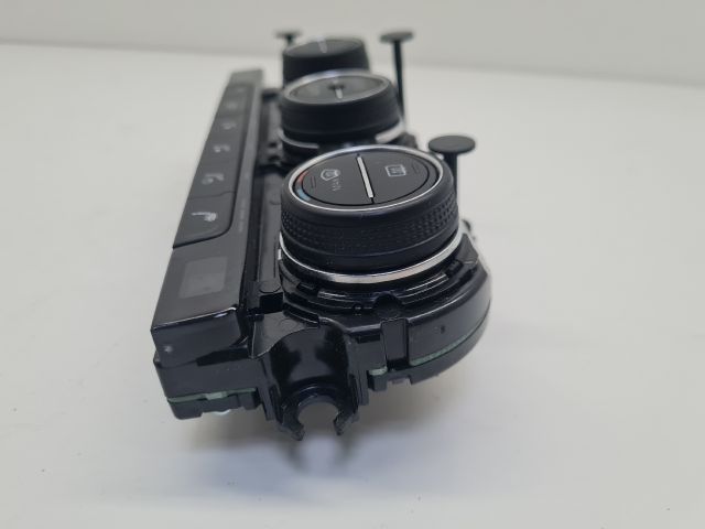bontott VW GOLF VII Fűtéskapcsoló (digit klímás)