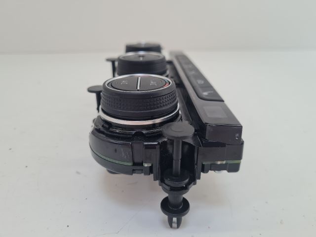 bontott VW GOLF VII Fűtéskapcsoló (digit klímás)