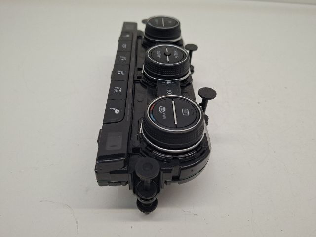 bontott VW GOLF VII Fűtéskapcsoló (digit klímás)