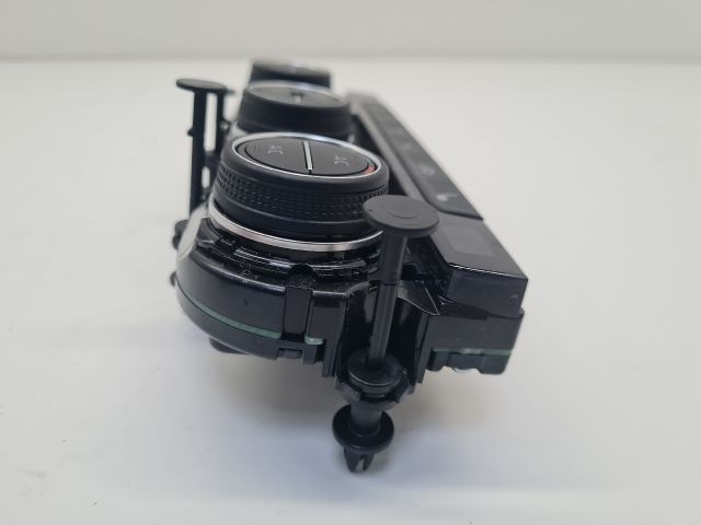 bontott VW GOLF VII Fűtéskapcsoló (digit klímás)