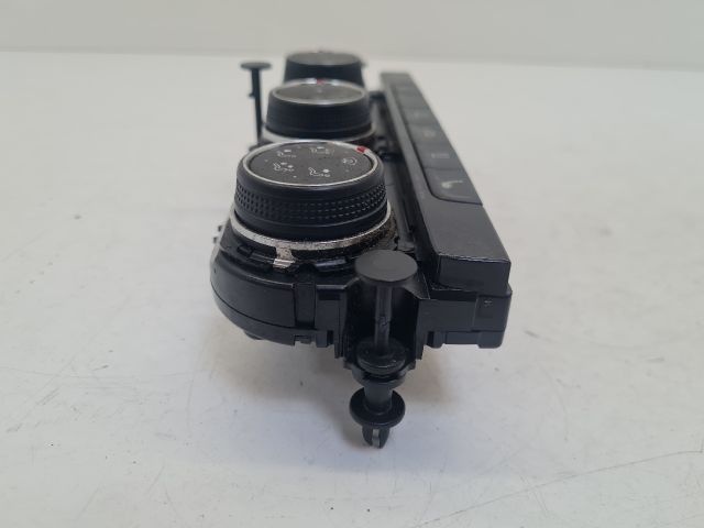 bontott VW GOLF VII Fűtéskapcsoló (digit klímás)