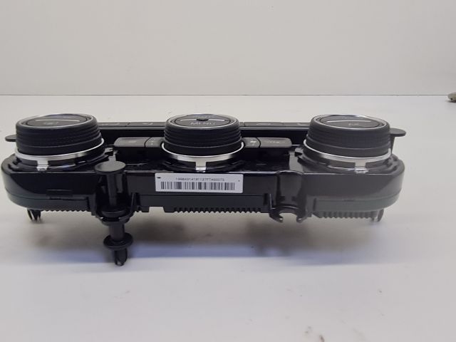 bontott VW GOLF VII Fűtéskapcsoló (digit klímás)