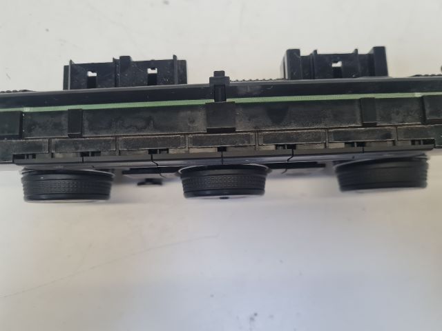 bontott VW GOLF VII Fűtéskapcsoló (digit klímás)