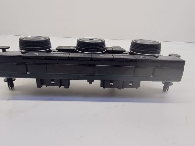 bontott VW GOLF VII Fűtéskapcsoló (digit klímás)