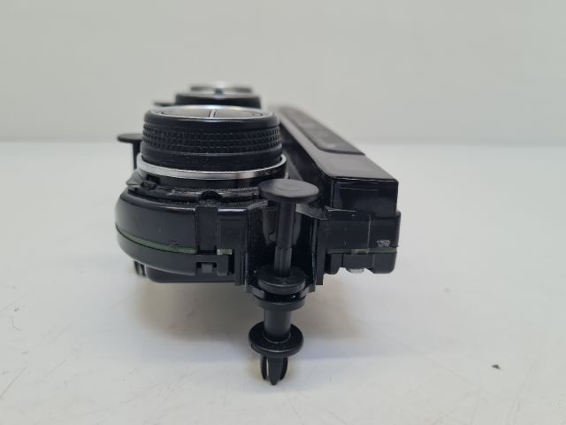 bontott VW GOLF VII Fűtéskapcsoló (digit klímás)