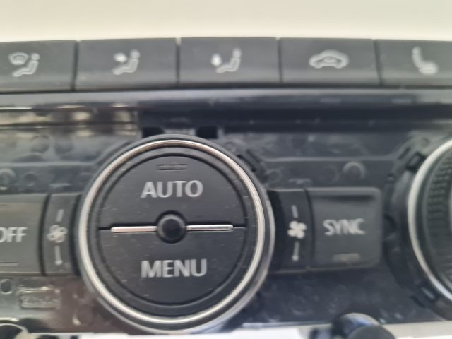 bontott VW GOLF VII Fűtéskapcsoló (digit klímás)