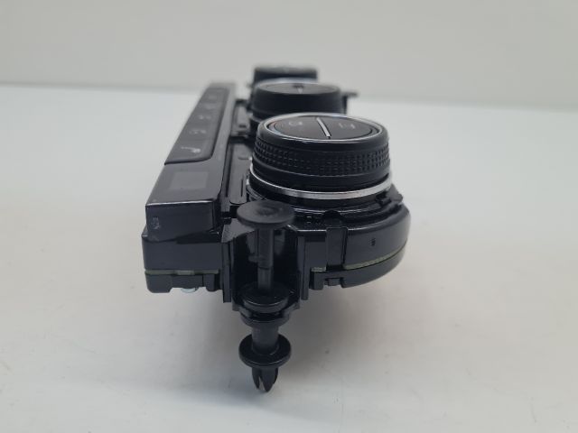 bontott VW GOLF VII Fűtéskapcsoló (digit klímás)