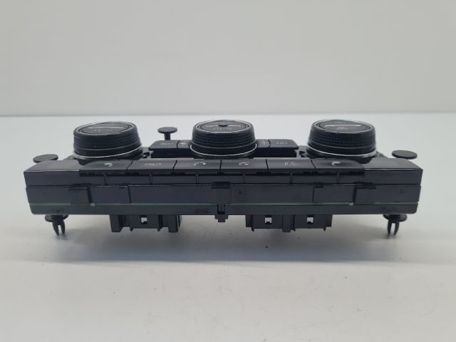 bontott VW GOLF VII Fűtéskapcsoló (digit klímás)