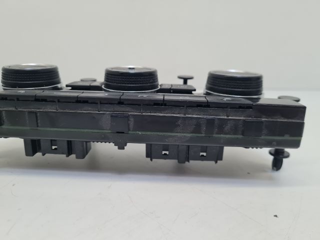 bontott VW GOLF VII Fűtéskapcsoló (digit klímás)