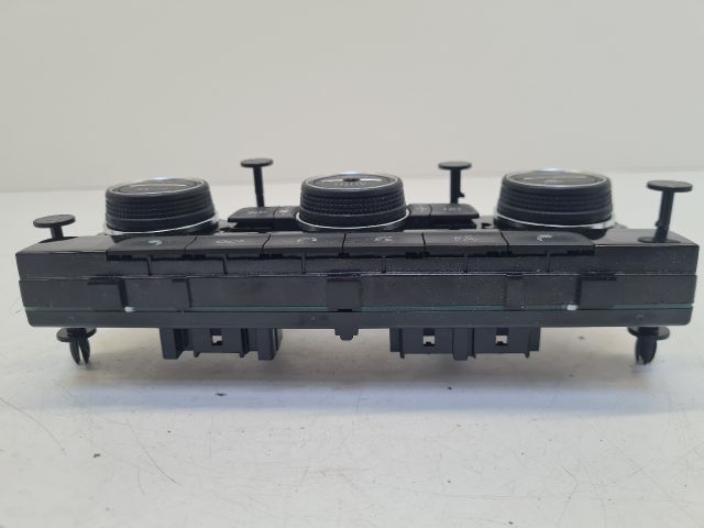 bontott VW GOLF VII Fűtéskapcsoló (digit klímás)