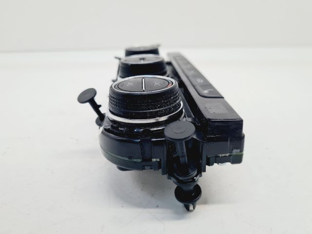 bontott VW GOLF VII Fűtéskapcsoló (digit klímás)