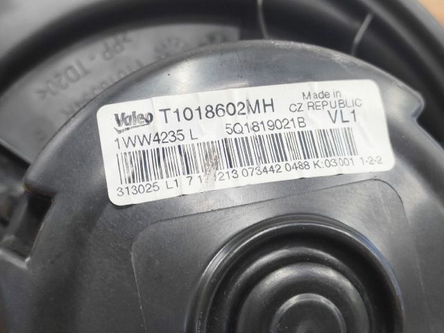 bontott VW GOLF VII Fűtőmotor (Klímás)