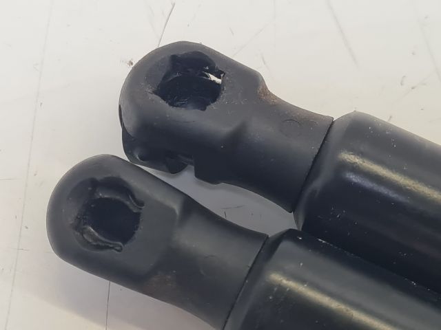 bontott VW GOLF VII Gázrugós Kitámasztó Teleszkóp Pár Csomagtérajtó