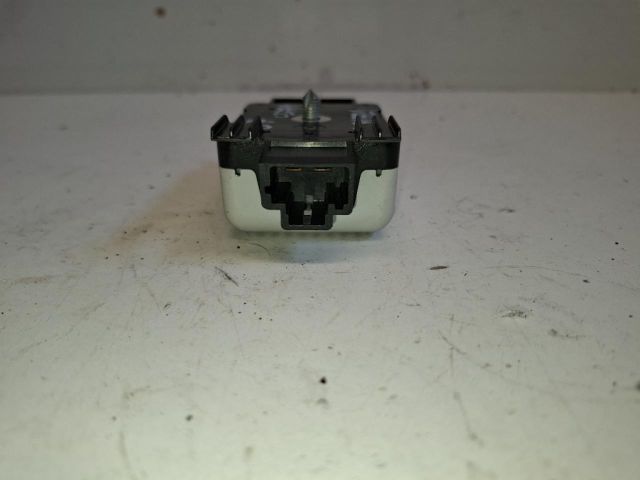 bontott VW GOLF VII Hátsó Ablakfűtés Relé