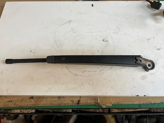 bontott VW GOLF VII Hátsó Ablaktörlő Kar