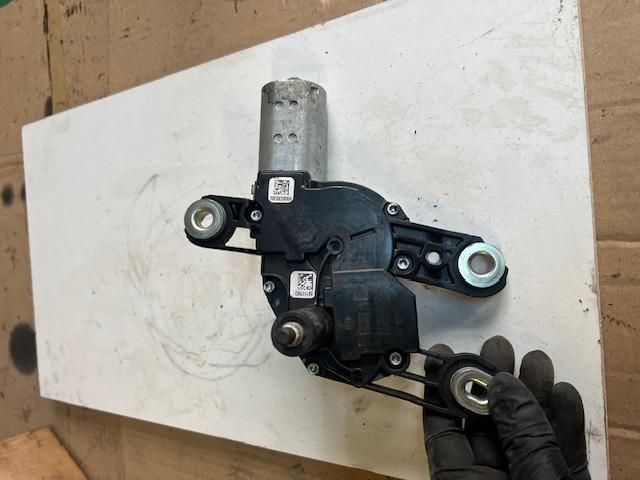 bontott VW GOLF VII Hátsó Ablaktörlő Motor