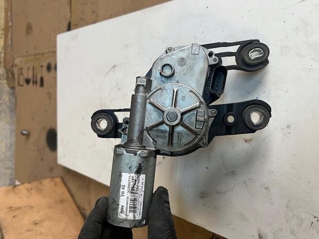 bontott VW GOLF VII Hátsó Ablaktörlő Motor