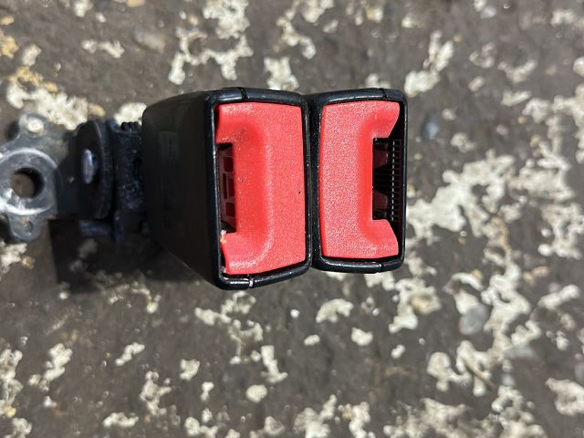 bontott VW GOLF VII Hátsó középső Biztonsági Öv Csat