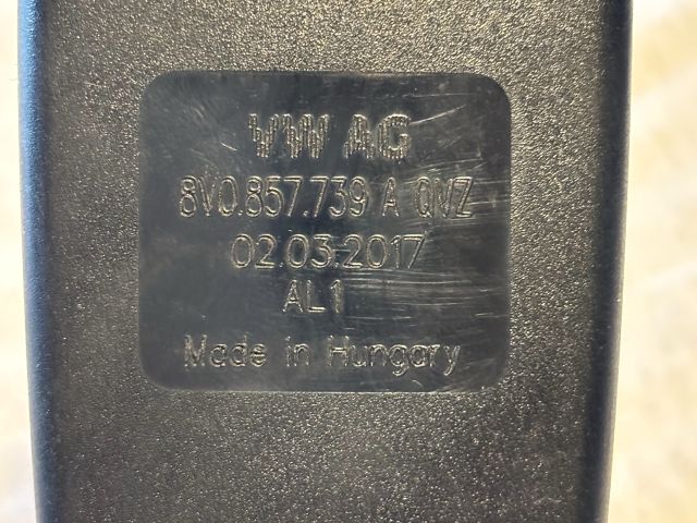 bontott VW GOLF VII Hátsó középső Biztonsági Öv Csat