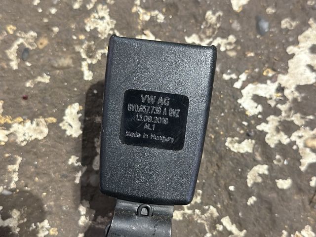 bontott VW GOLF VII Hátsó középső Biztonsági Öv Csat