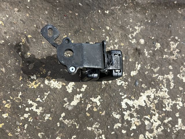 bontott VW GOLF VII Hátsó középső Biztonsági Öv Csat