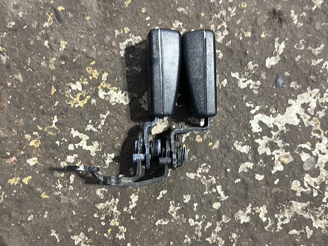 bontott VW GOLF VII Hátsó középső Biztonsági Öv Csat