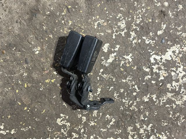 bontott VW GOLF VII Hátsó középső Biztonsági Öv Csat