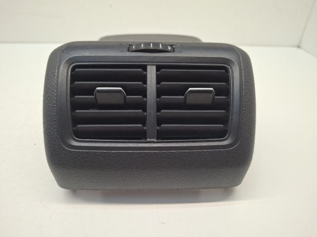 bontott VW GOLF VII Hátsó középső Szellőző