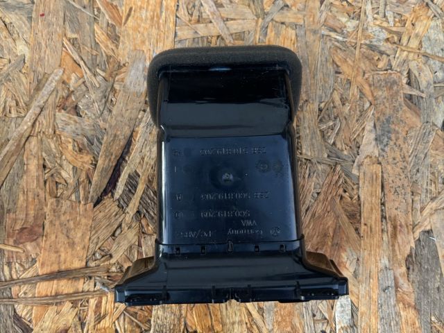 bontott VW GOLF VII Hátsó középső Szellőző