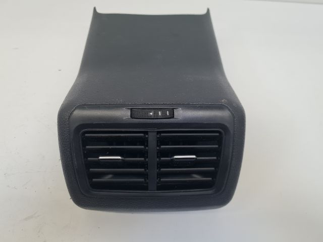 bontott VW GOLF VII Hátsó középső Szellőző