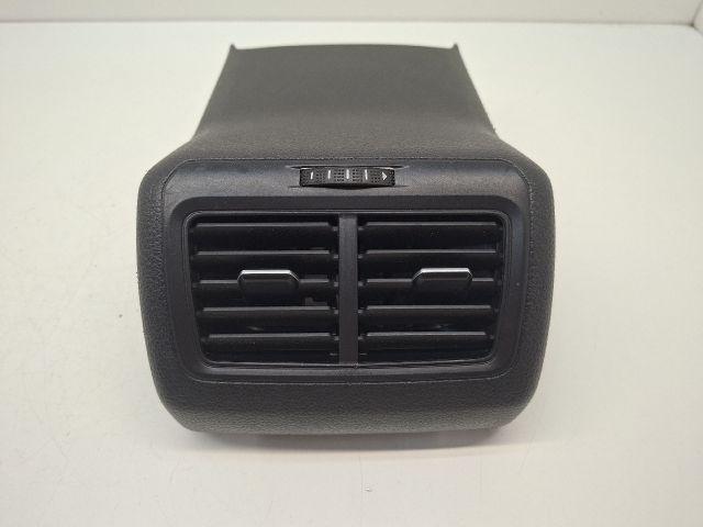 bontott VW GOLF VII Hátsó középső Szellőző