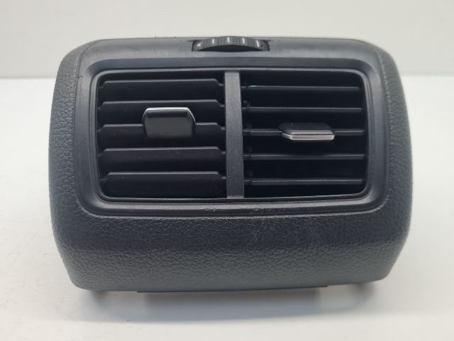 bontott VW GOLF VII Hátsó középső Szellőző