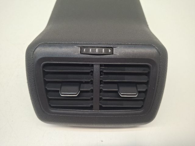 bontott VW GOLF VII Hátsó középső Szellőző